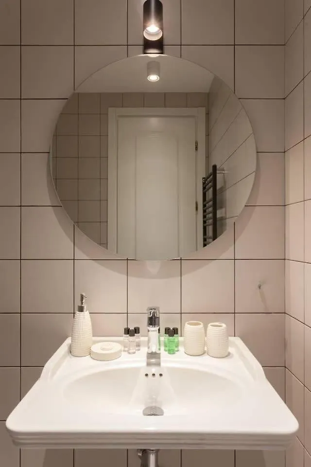Spacious 3Br Apartment With 2 Balconies In Old Tbilisi Georgia