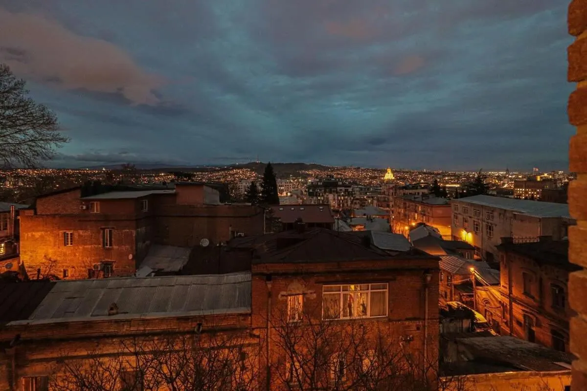 Spacious 3Br Apartment With 2 Balconies In Old Tbilisi Georgia