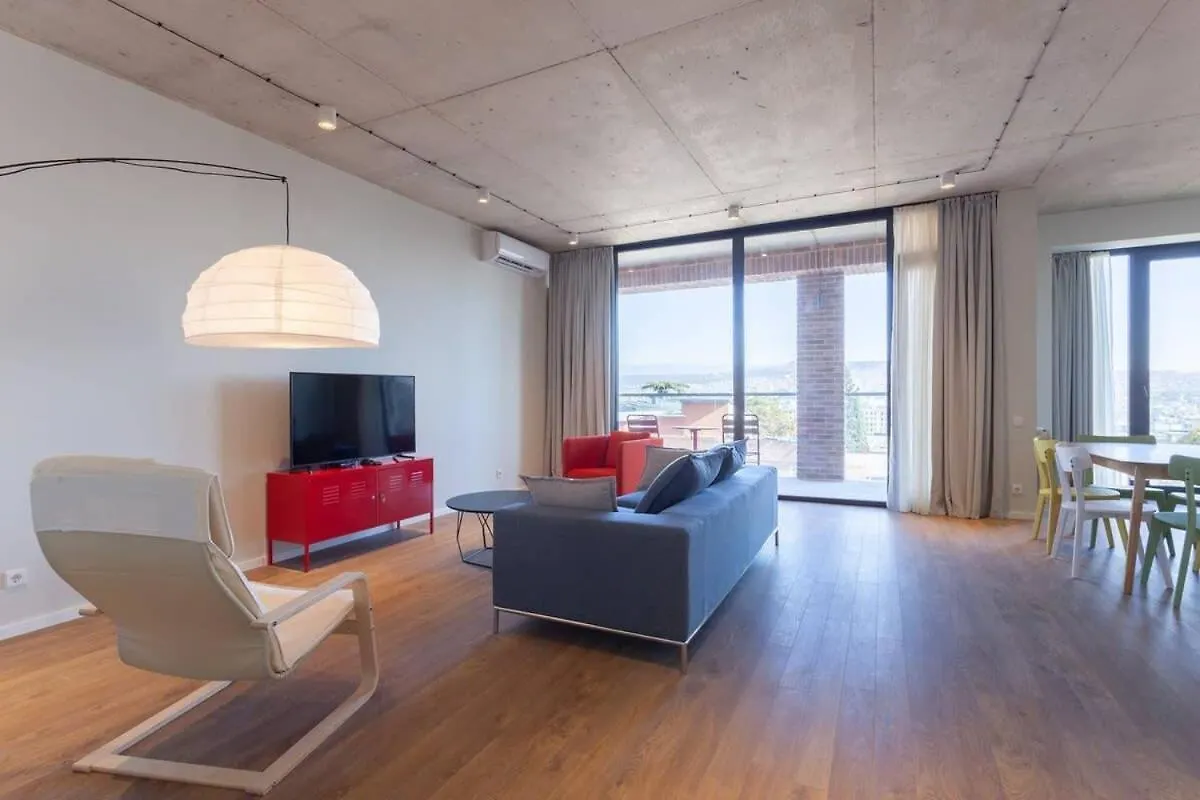 Spacious 3Br Apartment With 2 Balconies In Old Tbilisi